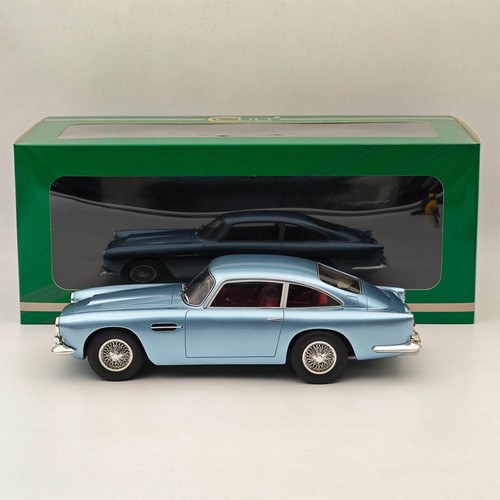 Cult aston martin db4 - 1:18,